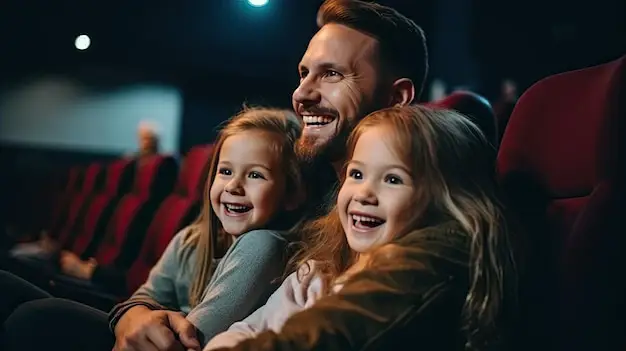 Waktu berkualitas bersama keluarga Keluarga bahagia menonton film bersama-sama