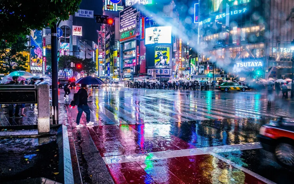 Tokyo dalam suasana hujan Pemandangan kota Tokyo saat hujan