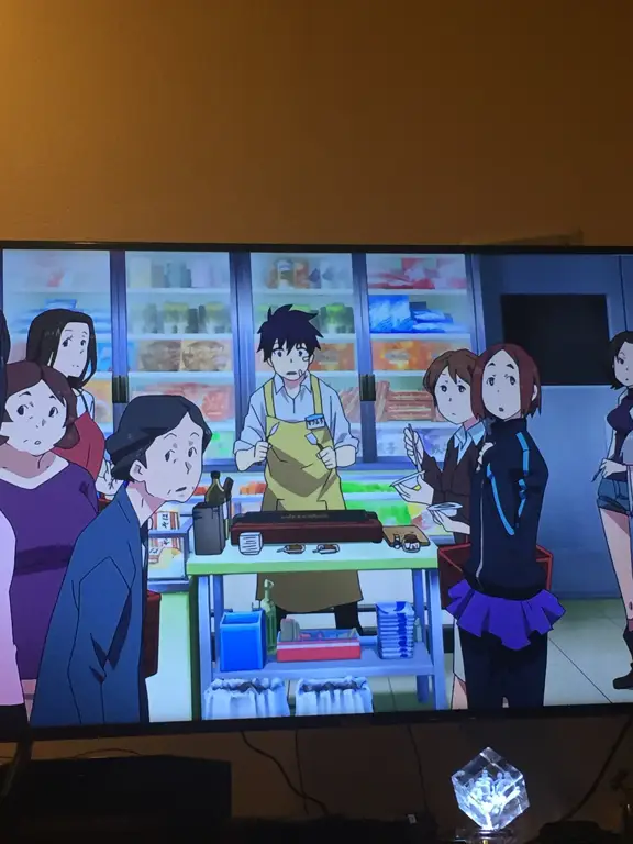 Menikmati Film Anime Karakter anime menonton film