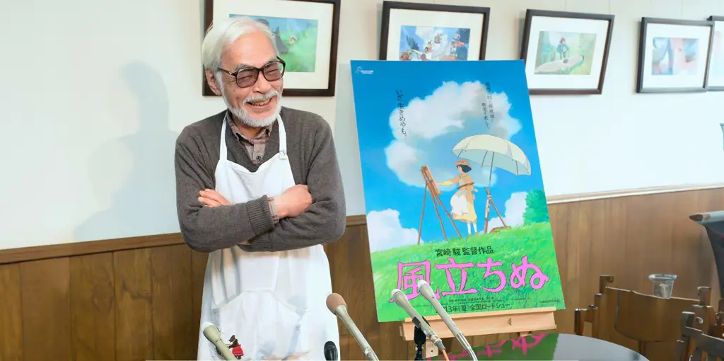 Hayao Miyazaki, Maestro di Balik Kesuksesan Studio Ghibli Gambar Hayao Miyazaki sedang mengerjakan animasi